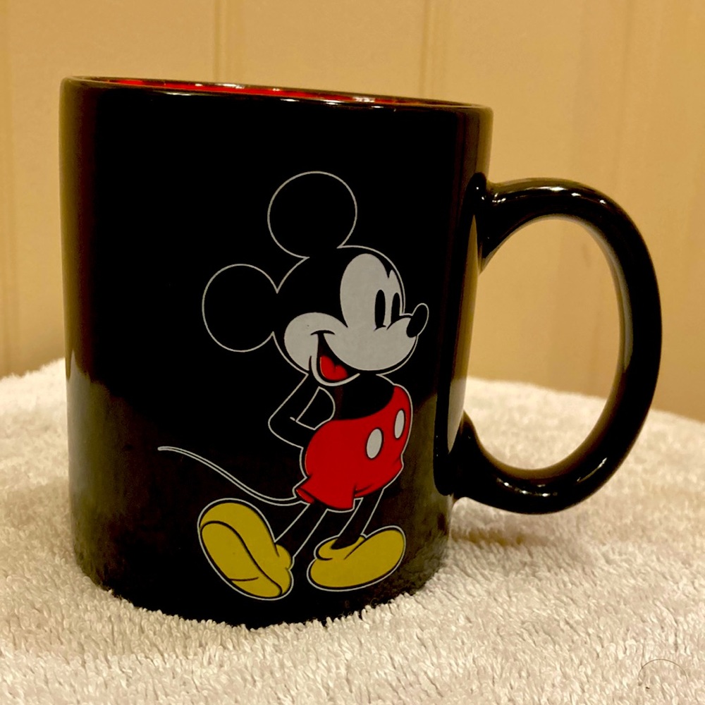 DISNEY MICKEY MOUSE Retro Collectible Classic Ceramic Black & Red Mug Cup 12 oz